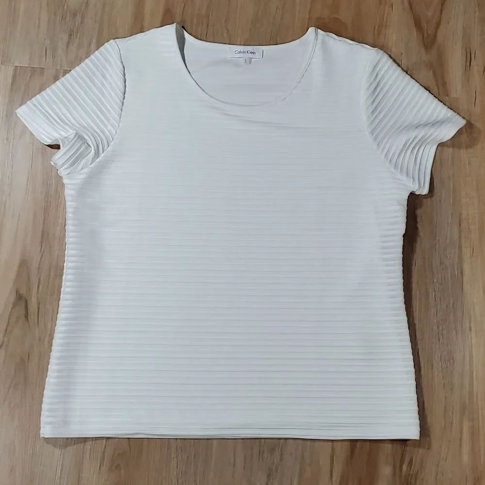 🔹️Calvin Klein White Ribbed Textured & Lined Short Sleeve Top Large